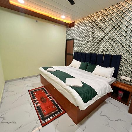 Gulab Residency Hotel Варанаси Екстериор снимка