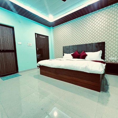 Gulab Residency Hotel Варанаси Екстериор снимка