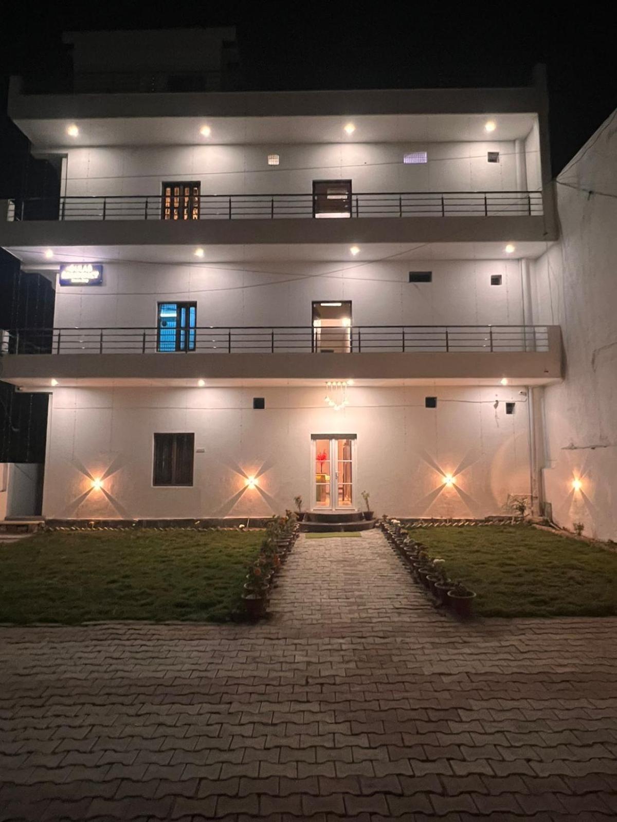 Gulab Residency Hotel Варанаси Екстериор снимка
