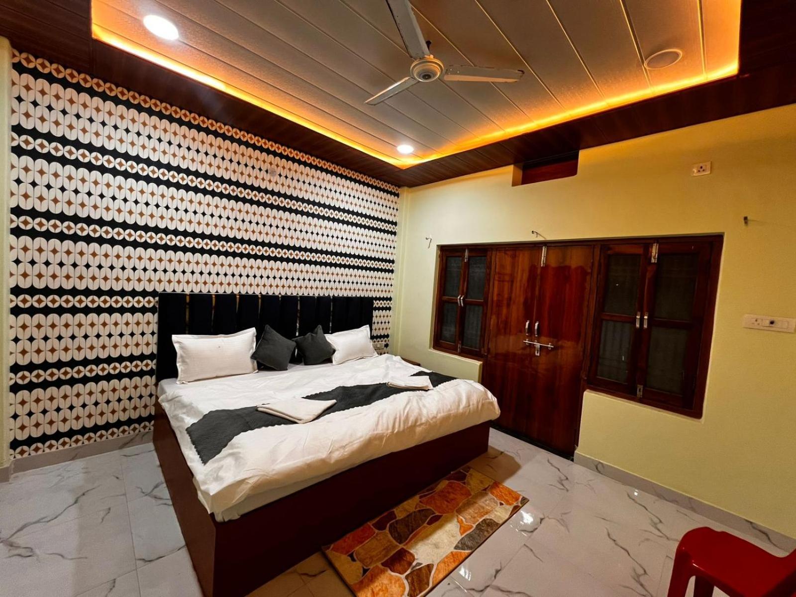 Gulab Residency Hotel Варанаси Екстериор снимка