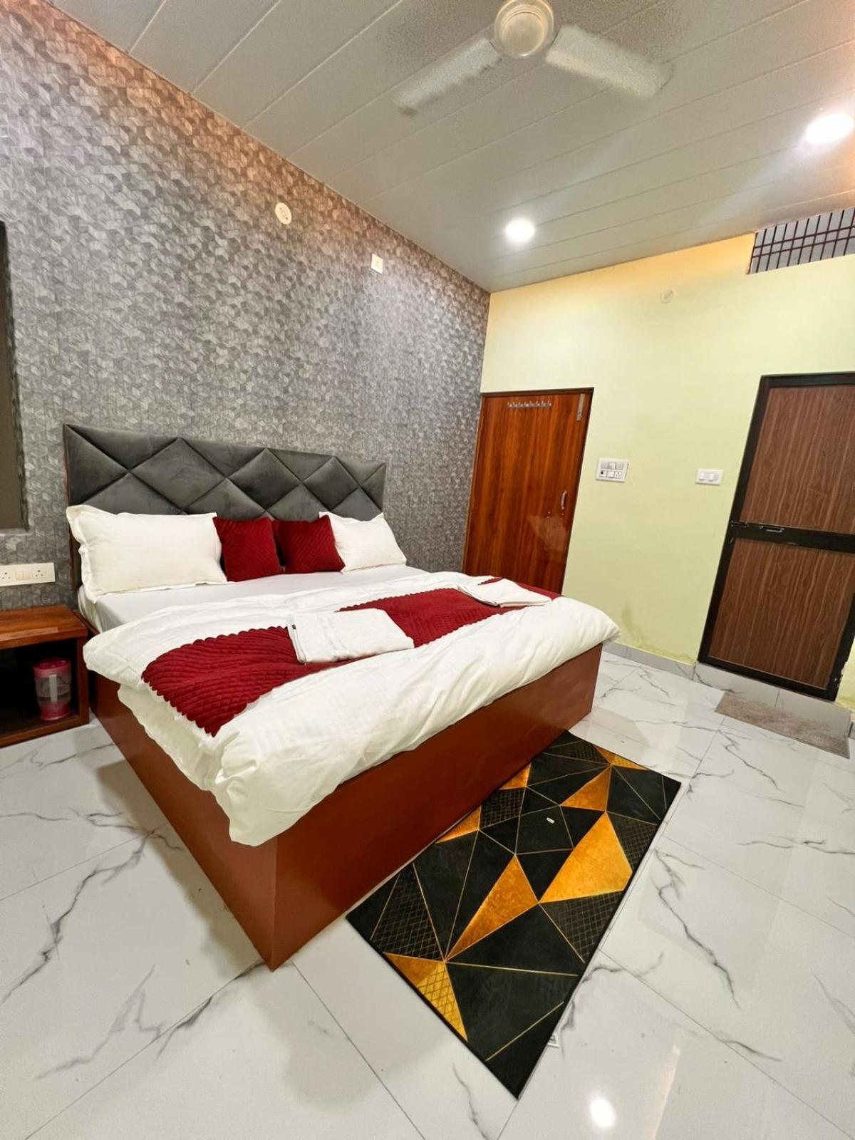Gulab Residency Hotel Варанаси Екстериор снимка