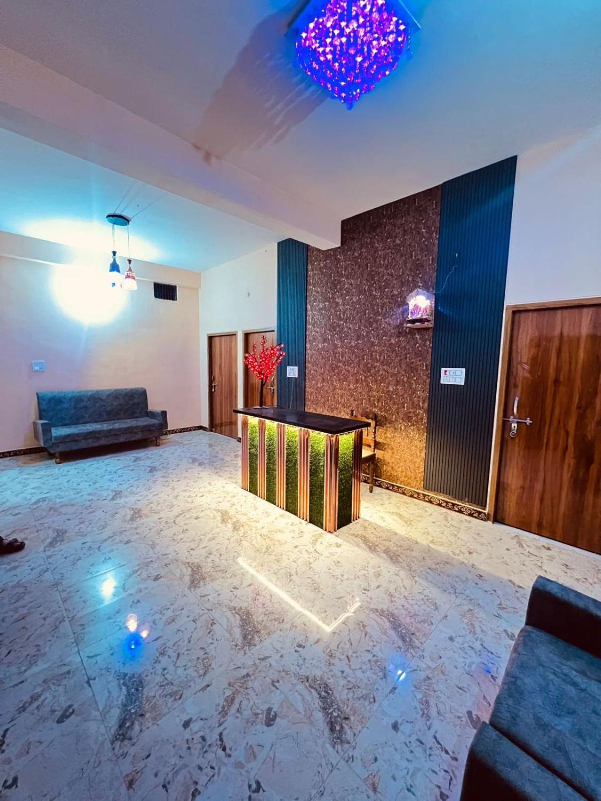 Gulab Residency Hotel Варанаси Екстериор снимка