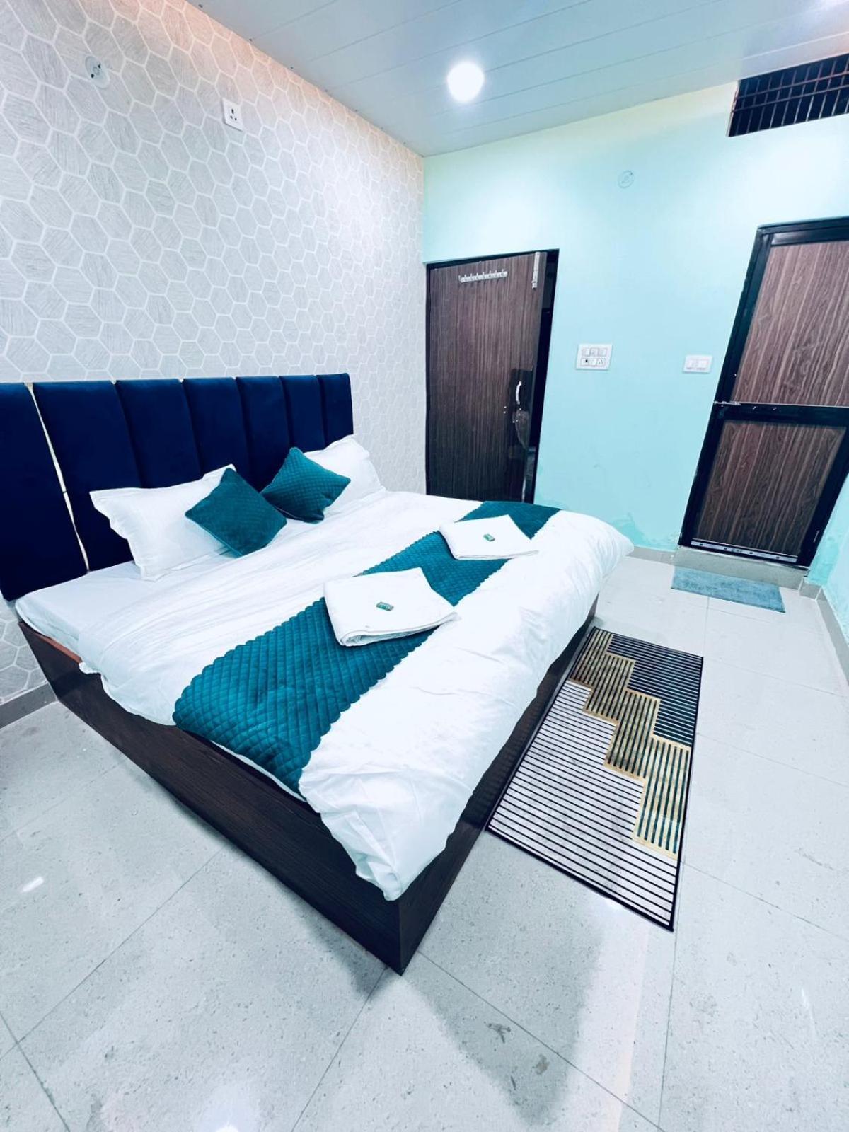 Gulab Residency Hotel Варанаси Екстериор снимка