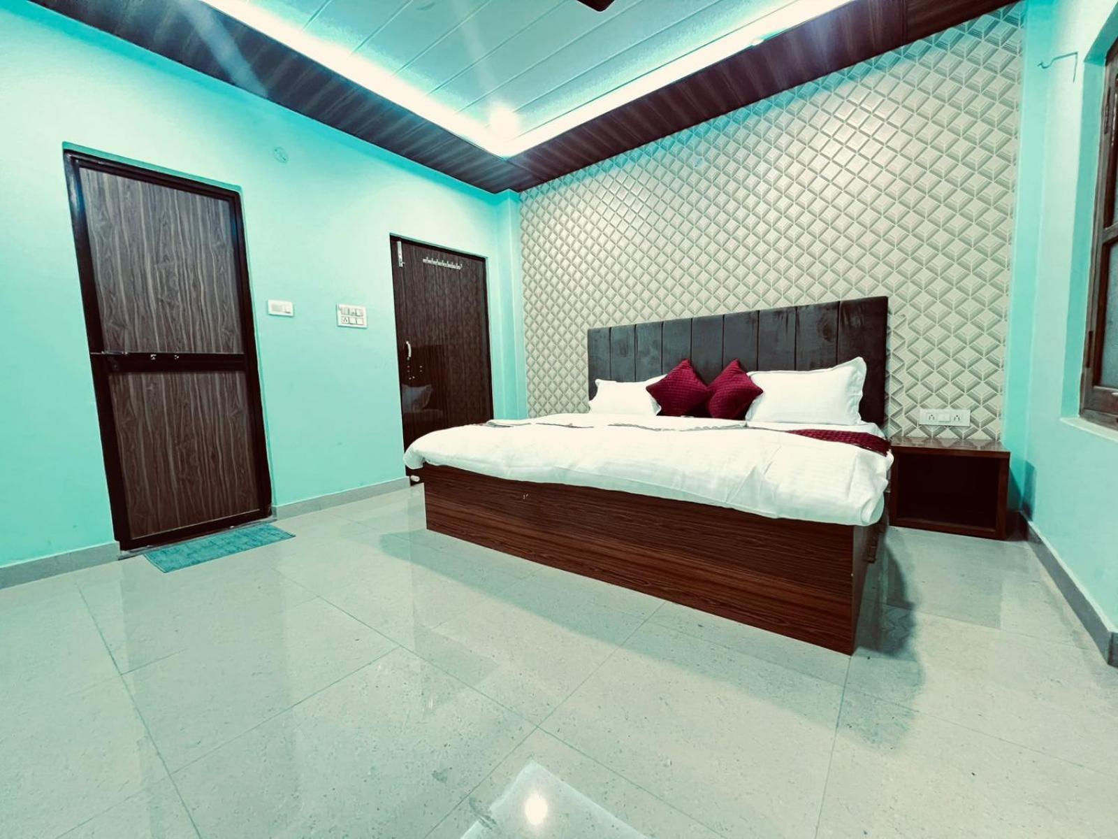 Gulab Residency Hotel Варанаси Екстериор снимка