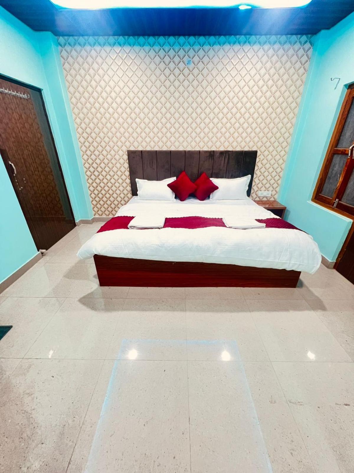 Gulab Residency Hotel Варанаси Екстериор снимка